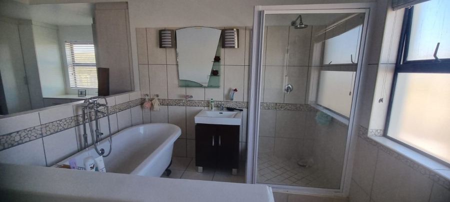 4 Bedroom Property for Sale in Blue Lagoon Western Cape